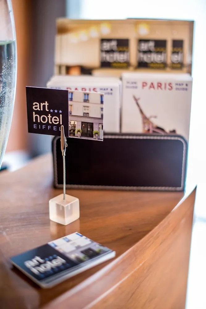 Art Eiffel Hotel París